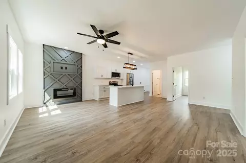 322 S Hill St, Gastonia, NC 28052
