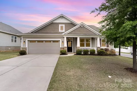 7113 Meridale Forest Dr, Charlotte, NC 28269