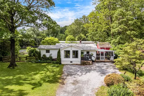 245 Ashmore Ave, Hendersonville, NC 28791