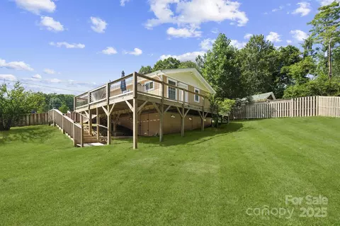 660 Pace Rd, Hendersonville, NC 28792
