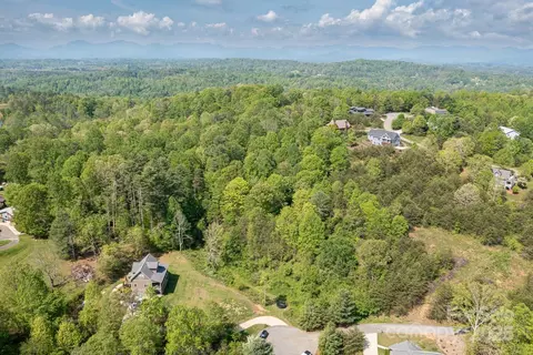 11 Spicebush Ln, Weaverville, NC 28787