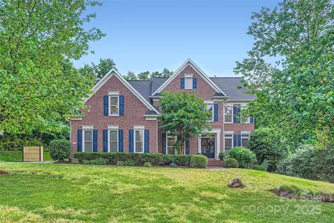 2215 Maycroft Dr, Charlotte, NC 28262