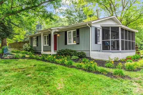 21 Stoney Nob Dr, Hendersonville, NC 28792