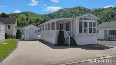 21 Strollers Ln, Waynesville, NC 28785