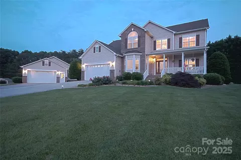 100 Oakwood Meadow Dr, Mooresville, NC 28115