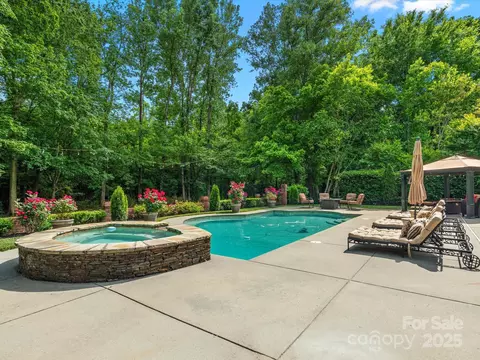 13029 Whisper Creek Dr, Charlotte, NC 28277