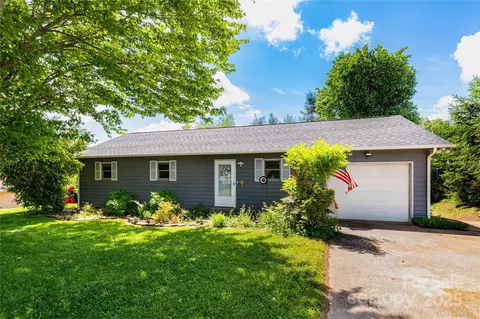 51 Mount Carmel Dr, Asheville, NC 28806