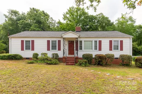 439 Kershaw Country Club Rd, Kershaw, SC 29067