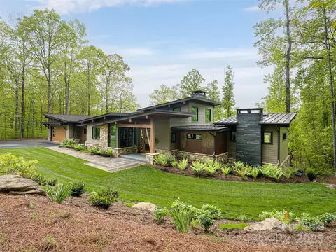 391 High Hickory Trl, Swannanoa, NC 28778