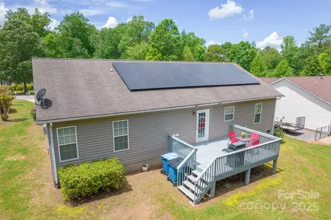 Exterior - 206 Pine Meadow St, Hickory, NC 28601 photo 3 of 4