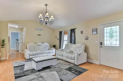 Living - 206 Pine Meadow St, Hickory, NC 28601 photo 2 of 7