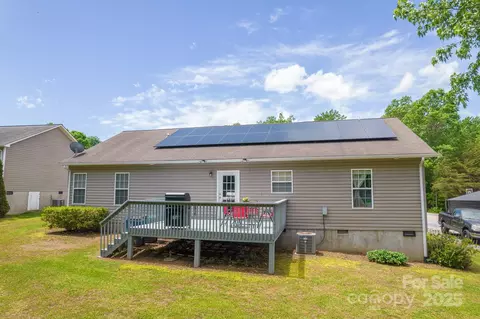 Exterior - 206 Pine Meadow St, Hickory, NC 28601 photo 1 of 4