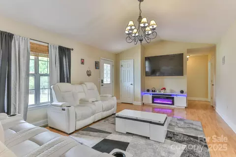 Living - 206 Pine Meadow St, Hickory, NC 28601 photo 1 of 7