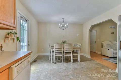 Dining - 206 Pine Meadow St, Hickory, NC 28601 photo 3 of 3