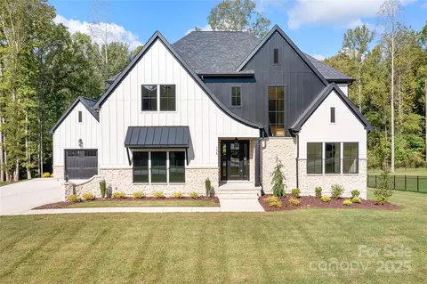 136 Castleview Ln, Mooresville, NC 28115