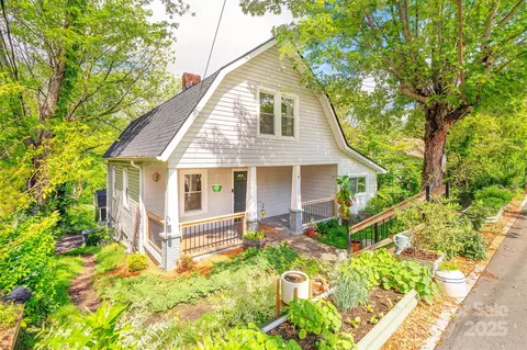 9 North St, Weaverville, NC 28787