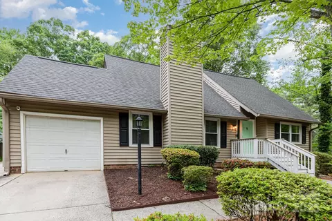 11102 Sundown Ln, Charlotte, NC 28226