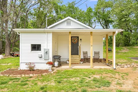 145 Avery St, Waynesville, NC 28786