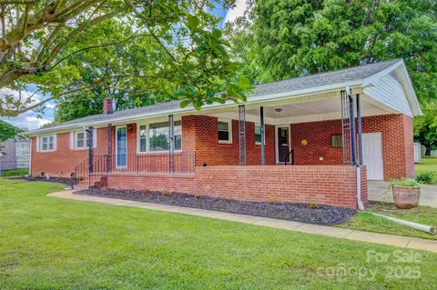 413 N Mulberry St, Cherryville, NC 28021