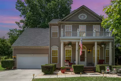 812 Thornapple Ct, Lake Wylie, SC 29710