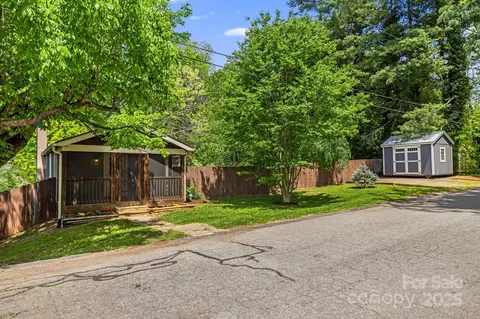 25 Winnfred St, Asheville, NC 28806