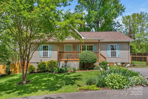 11 Louisville Pl, Asheville, NC 28806