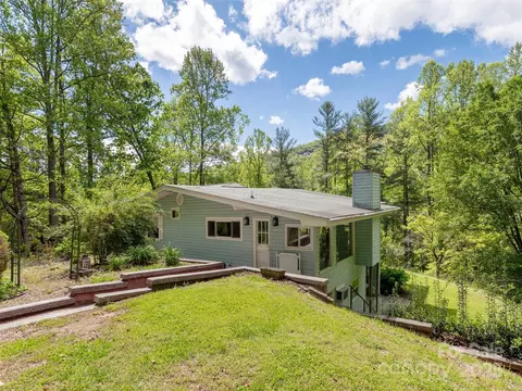 61 W Lake View Rd, Hendersonville, NC 28739