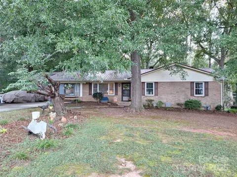 213 Del Vista Dr, Lexington, NC 27292