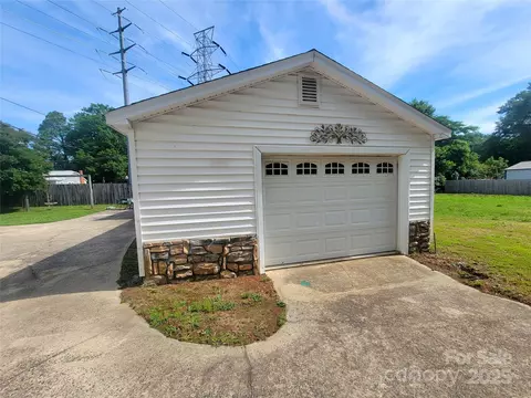 309 E 11th St, Kannapolis, NC 28083 photo 5