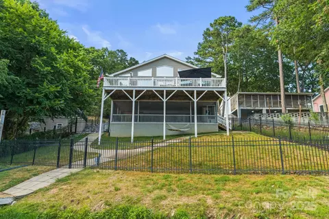 592 Shoreline Rd, New London, NC 28127