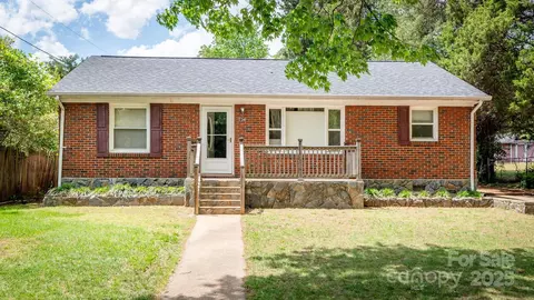 734 Club Dr, Statesville, NC 28677