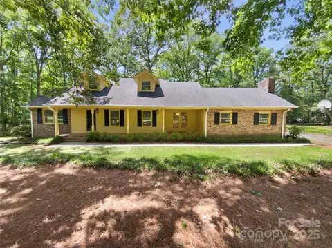 3203 Oakdale Dr, Monroe, NC 28110