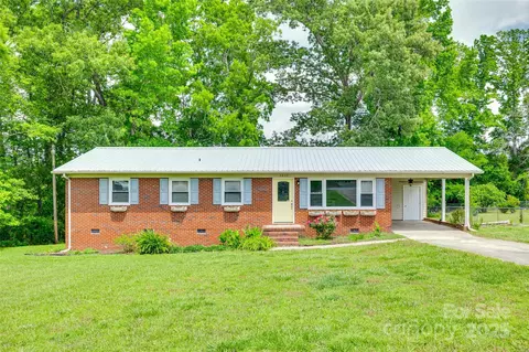 2833 Regency Rd, Lancaster, SC 29720