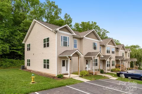 31 Cherry Laurel Ln, Swannanoa, NC 28778