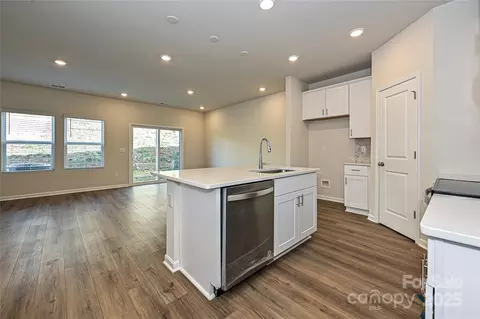 4209 Summit Woods Dr, Charlotte, NC 28216