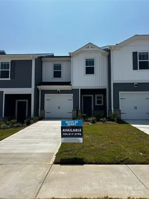 4213 Summit Woods Dr, Charlotte, NC 28216