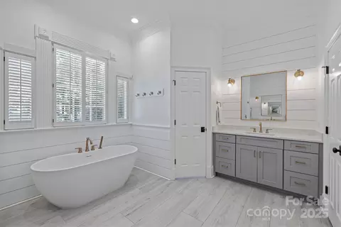 Bath - 18705 Harbor Light Blvd, Cornelius, NC 28031 photo 2 of 5