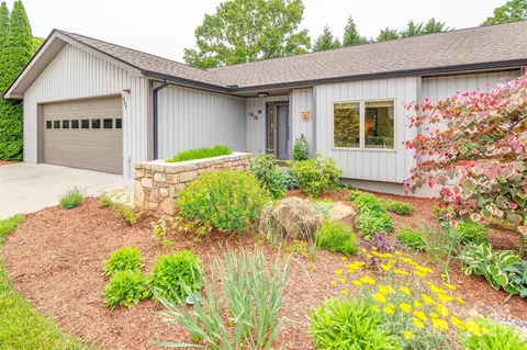 422 Kyfields Dr, Weaverville, NC 28787