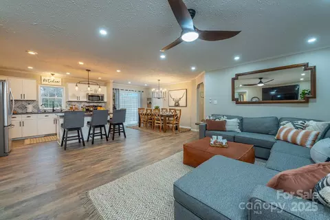26 Spanish Oak Dr, Asheville, NC 28804