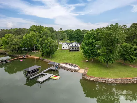 7455 Ivey Dr, Sherrills Ford, NC 28673
