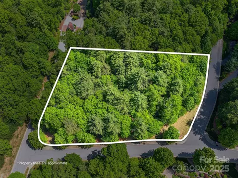 404 Coopers Hawk Dr, Asheville, NC 28803