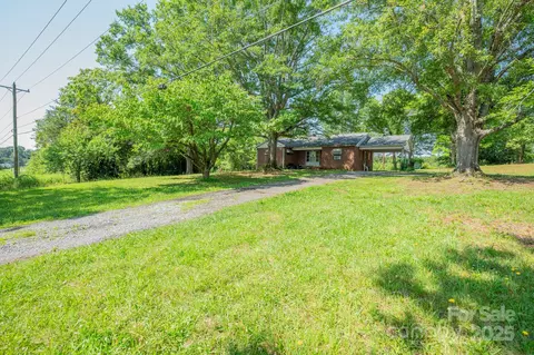 1564 Oakland Rd, Forest City, NC 28043