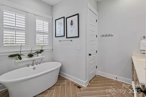 Bath - 1502 Matthew Mcclure Cir, Davidson, NC 28036 photo 2 of 5