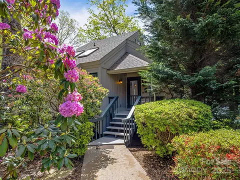 21 Toxaway Pt, Lake Toxaway, NC 28747