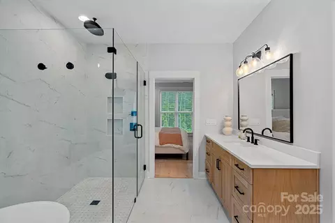 Bath - 9564 Regent Dr, Davidson, NC 28036 photo 3 of 7