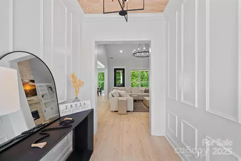 Entry Way - 9564 Regent Dr, Davidson, NC 28036 photo 2 of 4