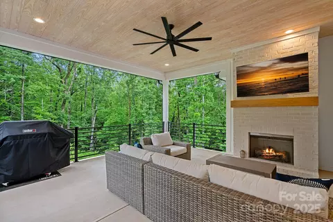 Exterior - 9564 Regent Dr, Davidson, NC 28036 photo 4 of 9