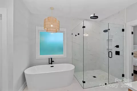 Bath - 9564 Regent Dr, Davidson, NC 28036 photo 4 of 7