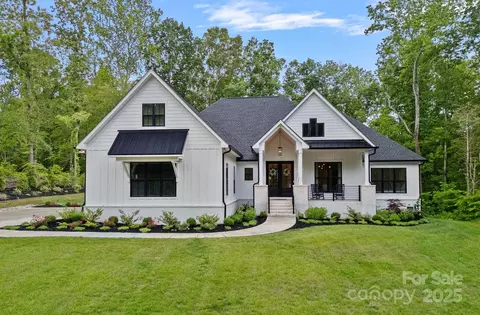 9564 Regent Dr, Davidson, NC 28036
