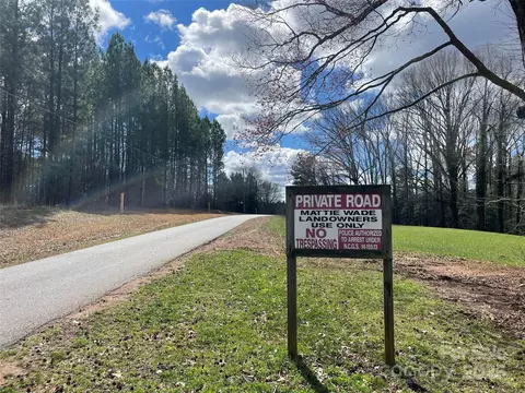 3113 Mattie Wade Rd, Sherrills Ford, NC 28673